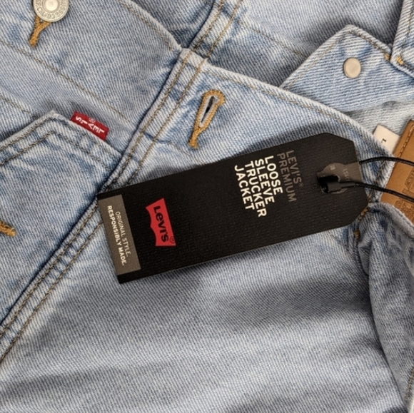 NEW Levi's Loose Sleeve Cropped Jean Jacket - Picture 8 of 8
